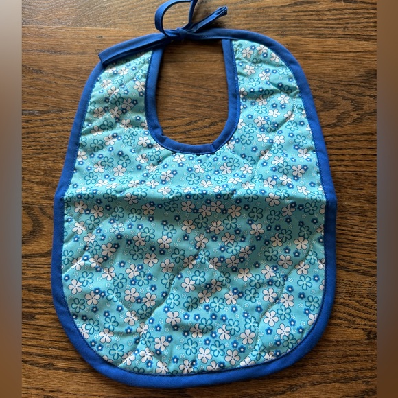 Hawaiian Quilted Baby Blanket & Bib Set - Picture 3 of 4
